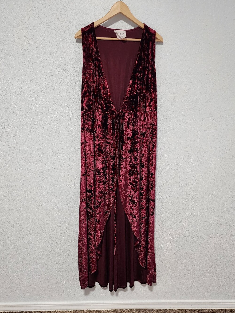 Sadie & Sage Sleeveless Crushed Velvet Long Duster Vest Burgundy Medium Goth
